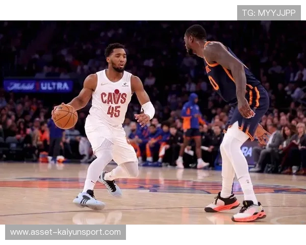 米切尔猛然发力连续得分，骑士在关键时刻占上风